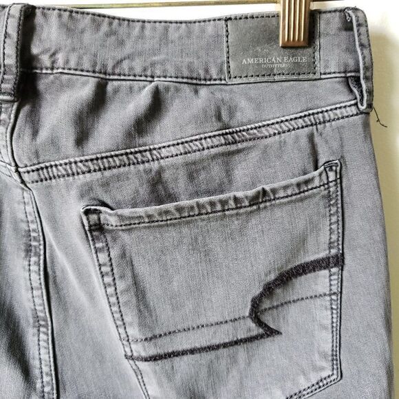 WORN ONCE AMERICAN EAGLE GREY HI RISE JEANS SZ 8 - Picture 7 of 9